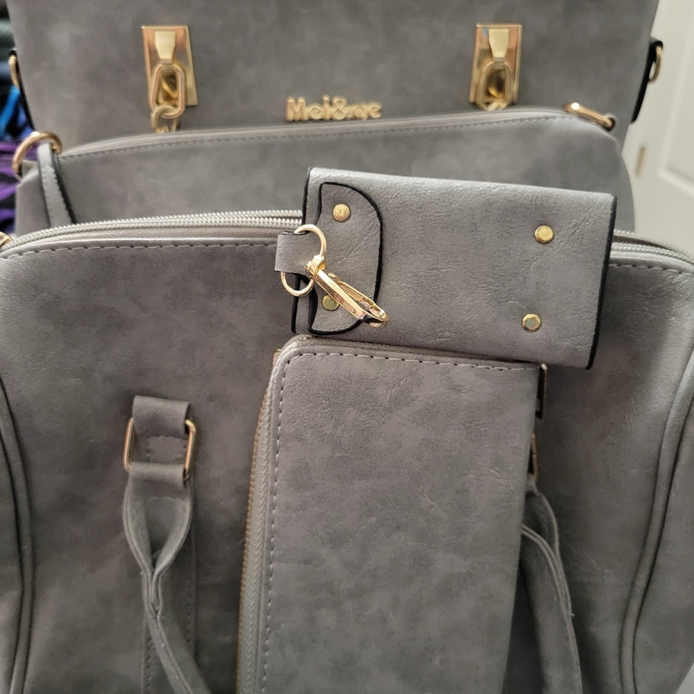 Purse set in light grey. Comes with 3 bags that can be used as purses, a wallet.